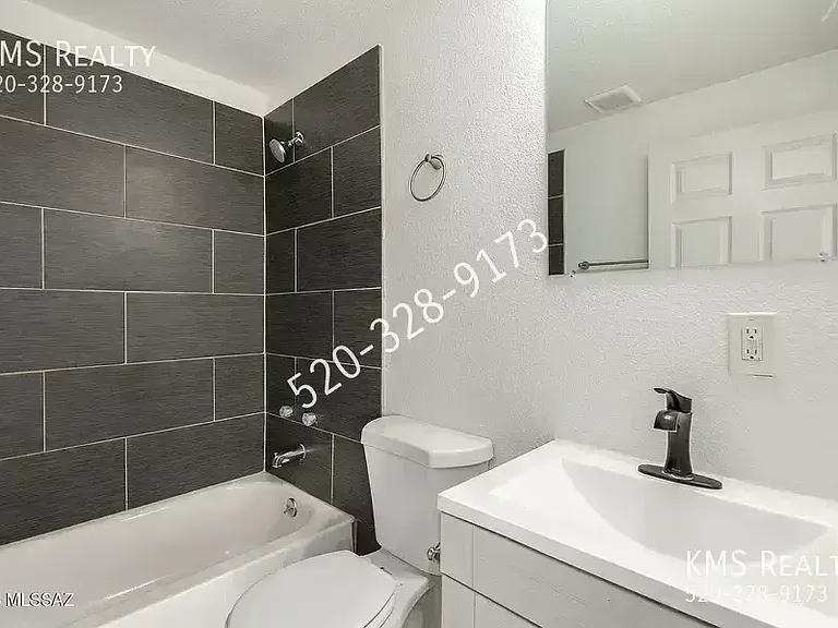2429 E Cameron Vis — Photo 13