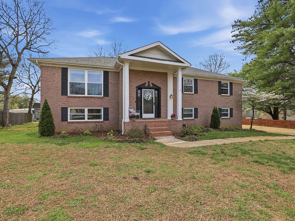 1st image of 1715 Lake Wood Cir