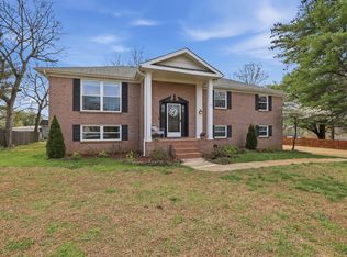 1715 Lake Wood Cir, Hixson, TN 37343