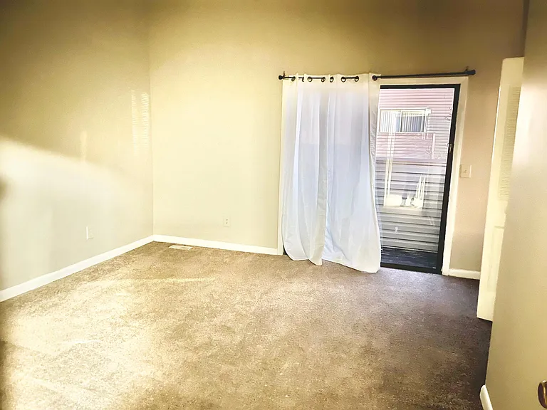 573 Delzan Pl — Photo 10