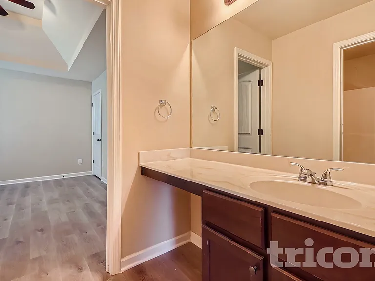 135 Lindsey Ter — Photo 4