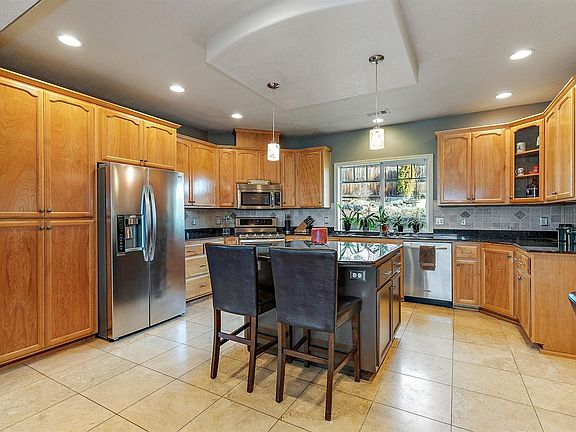 3rd image of 46 Greenmoor Dr