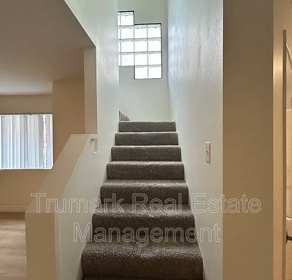416 W Milford St #C — Photo 8