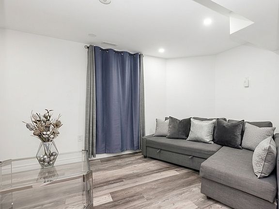 4th image of 132 Castlehill Rd #L