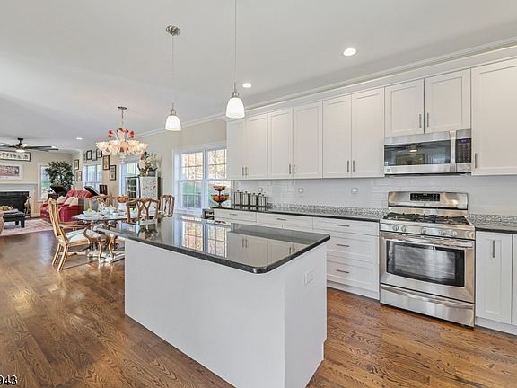 4th image of 43 Lincoln Ave