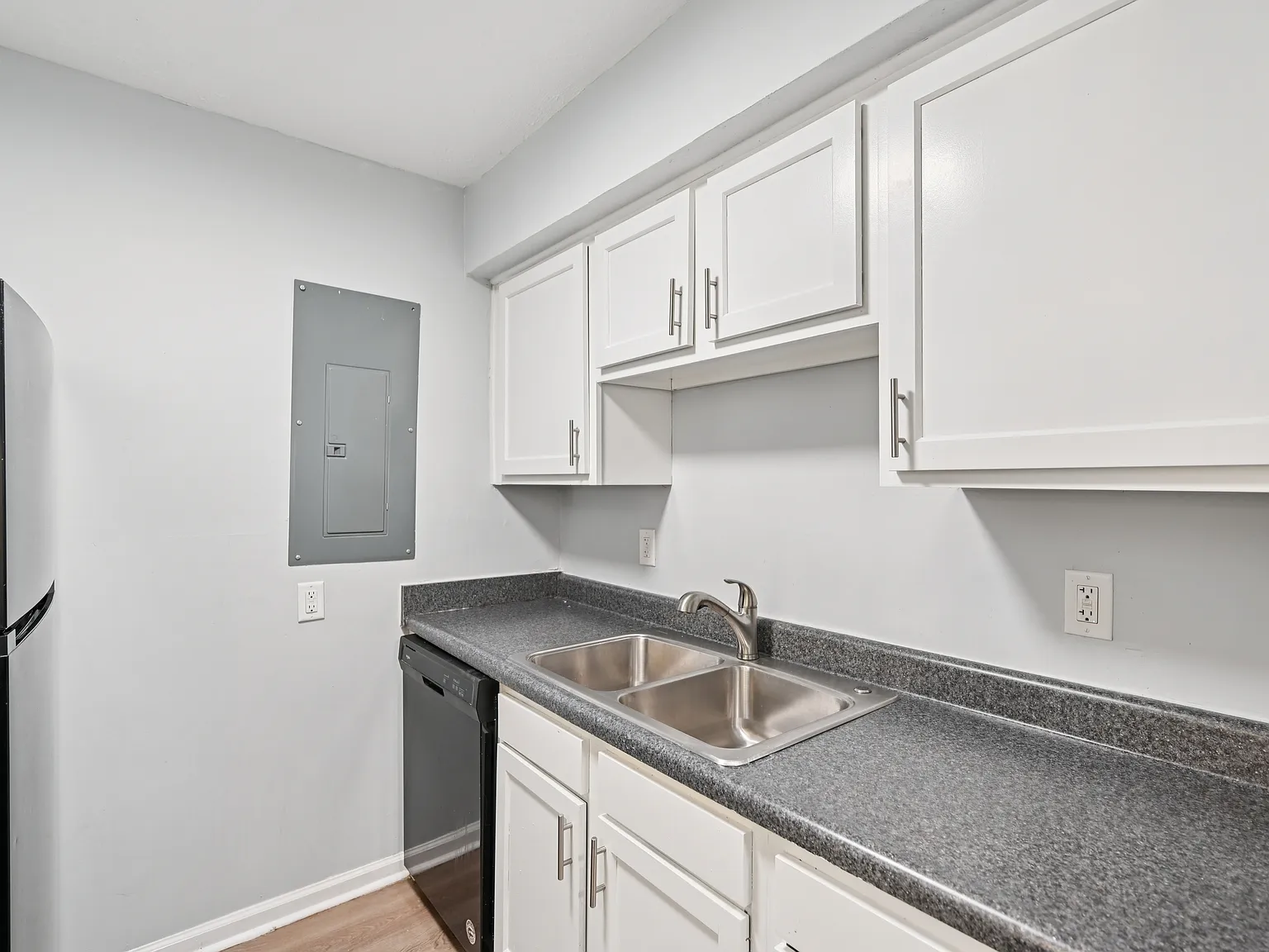 Virginia Creek Apartments — Photo 3