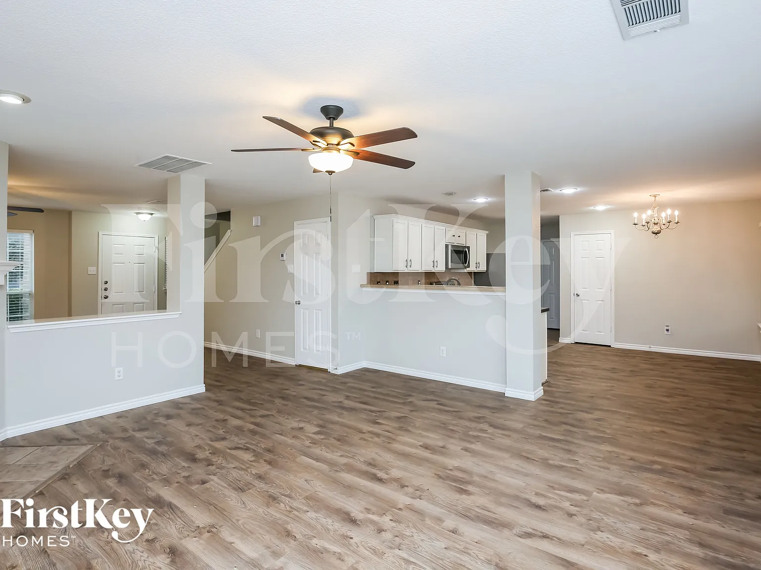 3 bed, 2.5 bath, 1800 sqft, $2,080 — Photo 3