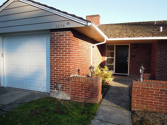 1 Car Garage (w/ New Door) + 1 space in driveway