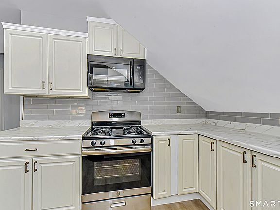 2nd image of 463 Wilmot Ave #3