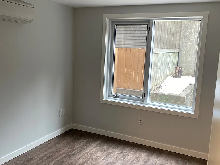 345 Dufferin St — Photo 10