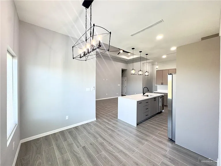 905 Durango St — Photo 6