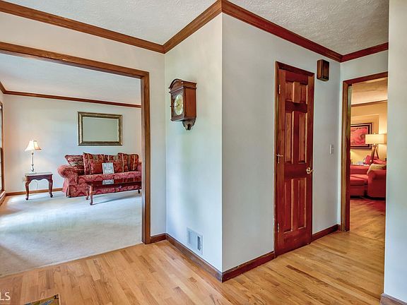 4th image of 220 Creekstone Bnd