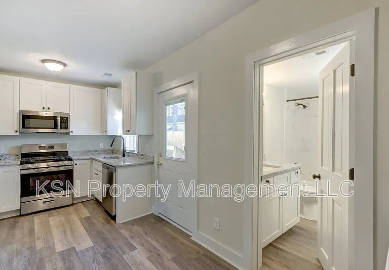 543 E Harris St — Photo 15