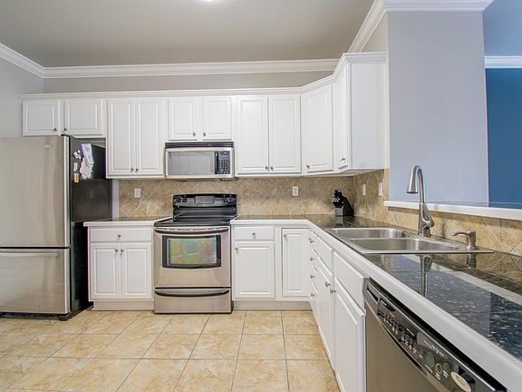 3rd image of 18125 Pinehurst Dr