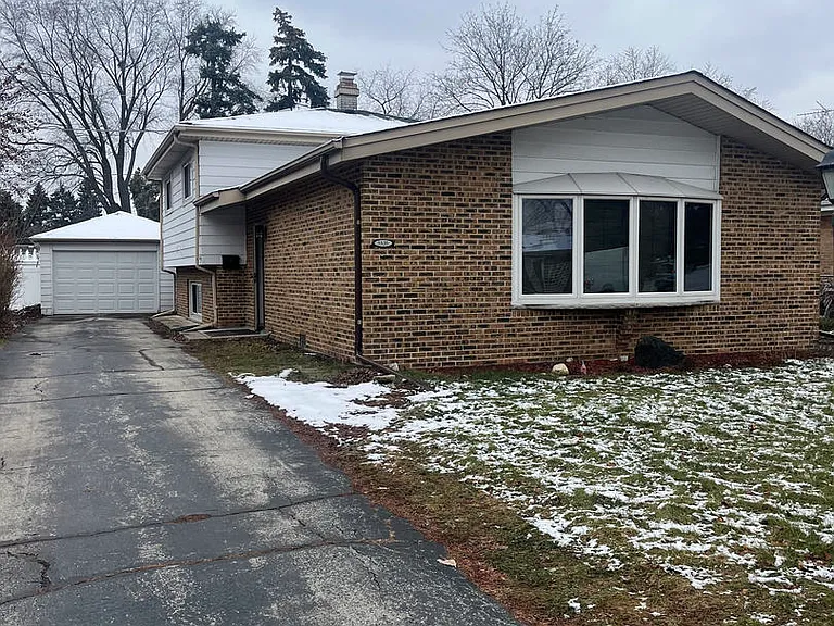 5535 Oakton St — Photo 2