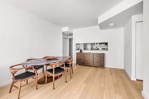 Rented by R New York | media 2