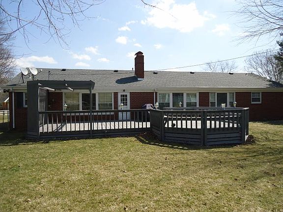 2nd image of 600 Lincolnshire Ln