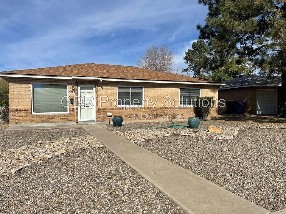 5703 Princess Jeanne Ave NE