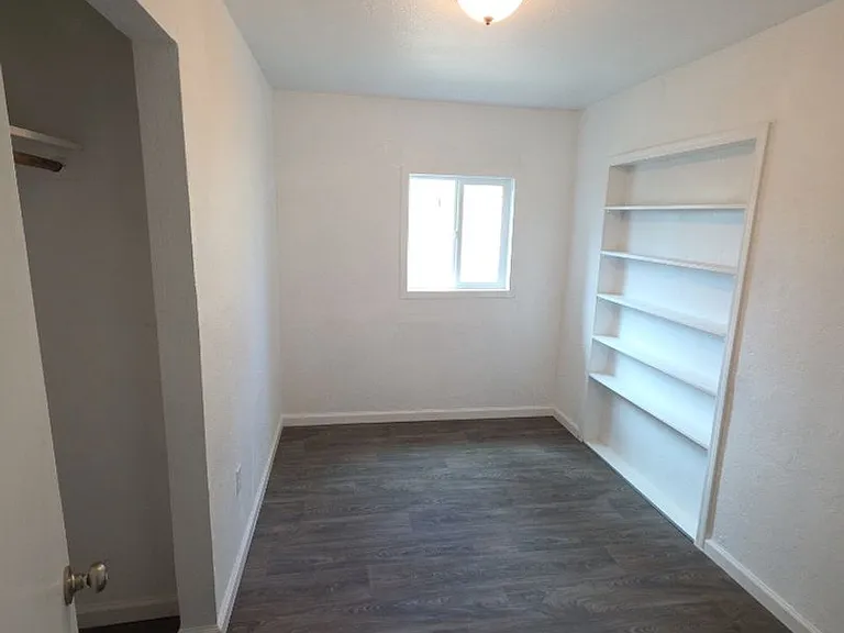 13451 Lakeshore Dr — Photo 28