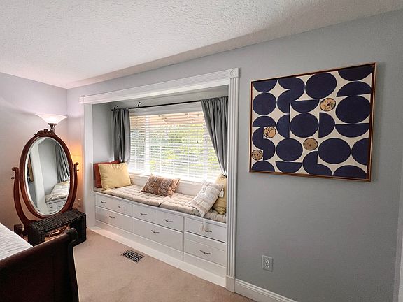 3rd image of 10024 SW 36th Ct