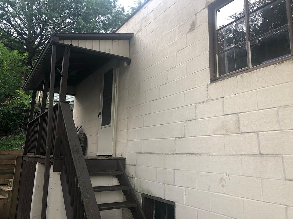 2nd image of 106 Mill St