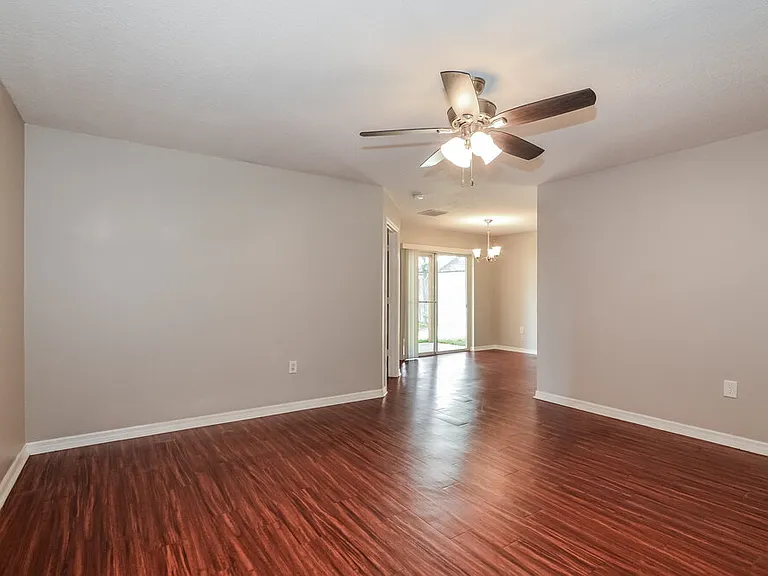 10233 Patrick Dr — Photo 3