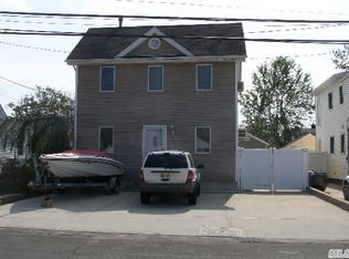 6 Flint Rd, Amity Harbor, NY 11701