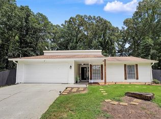10 Saratoga Dr, Lawrenceville, GA 30044