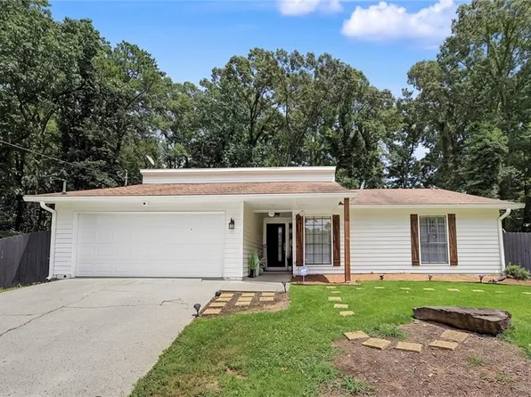 10 Saratoga Dr, Lawrenceville, GA 30044