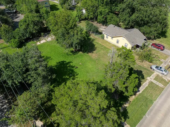 2096 Liberty St, Beaumont, TX 77701