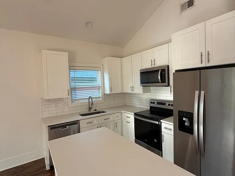 1220 Fairmont St — Photo 3