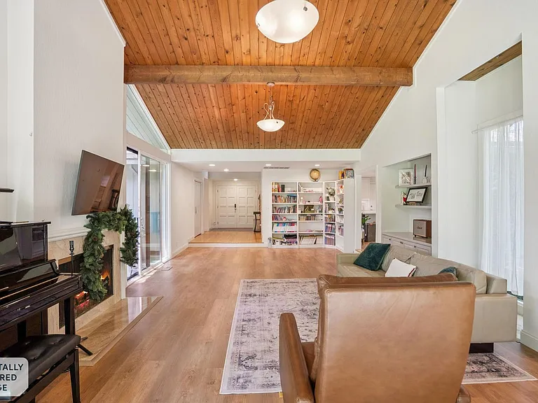 886 Berkeley Ave — Photo 10