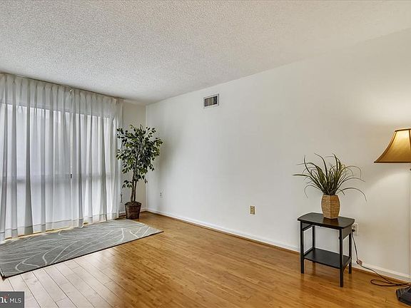 4th image of 250 S Reynolds St APT 207