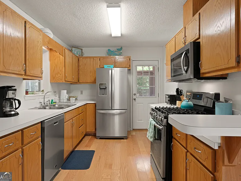 501 Bailey St — Photo 12