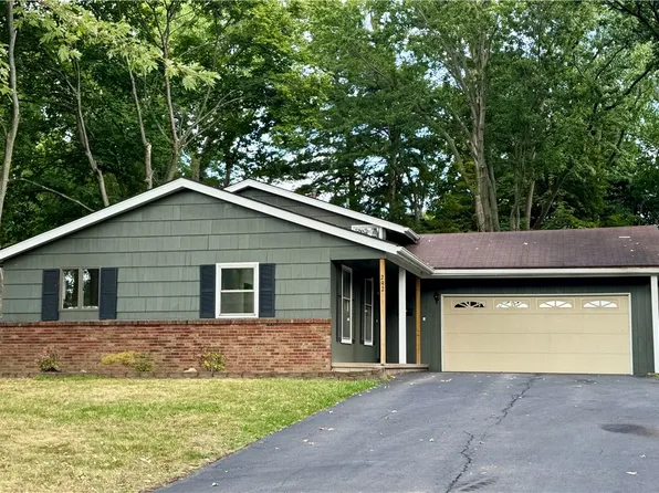 292 True Hickory Dr, Rochester, NY 14615