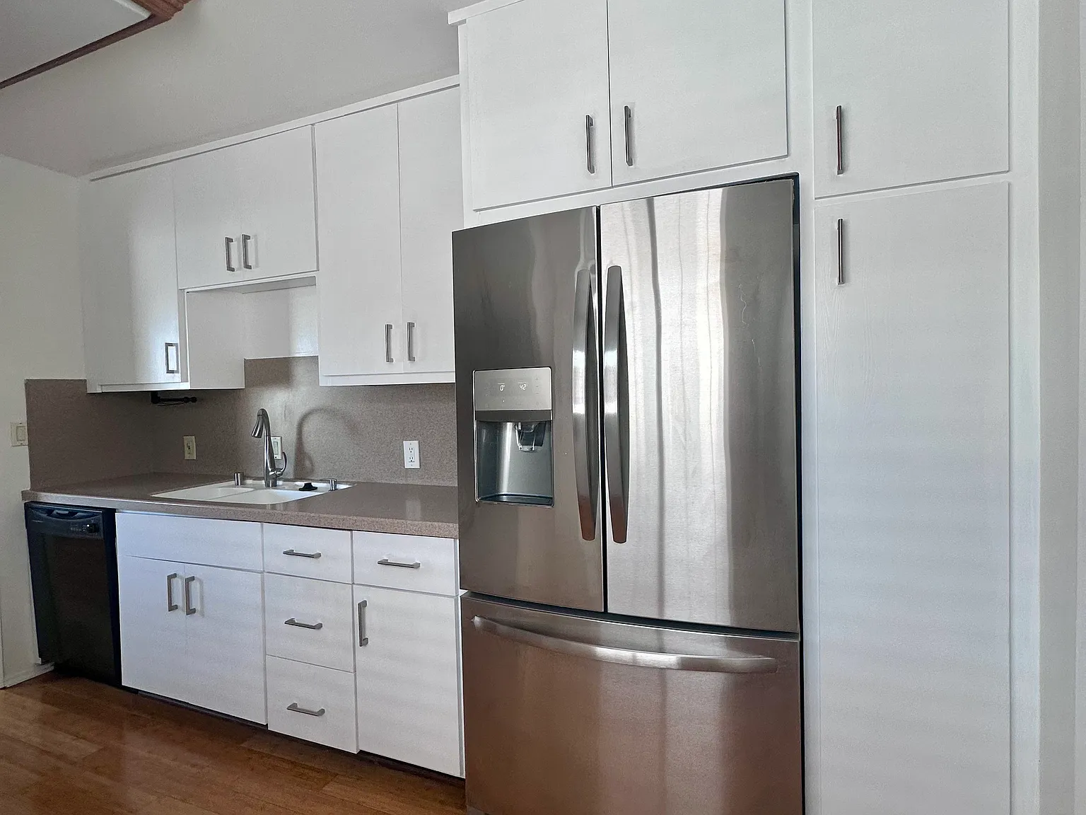 2 bed, 1100 sqft, $3,795 — Photo 3
