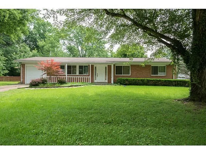 738 Montmartre Dr photo 1