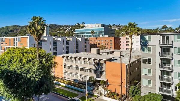 Hollywood Pointe