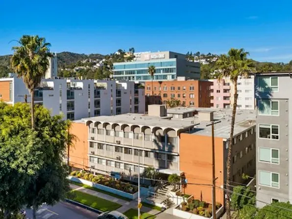 Hollywood Pointe