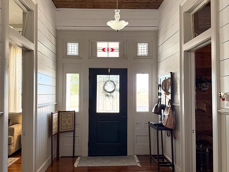 1500 Fleming Dr — Photo 5