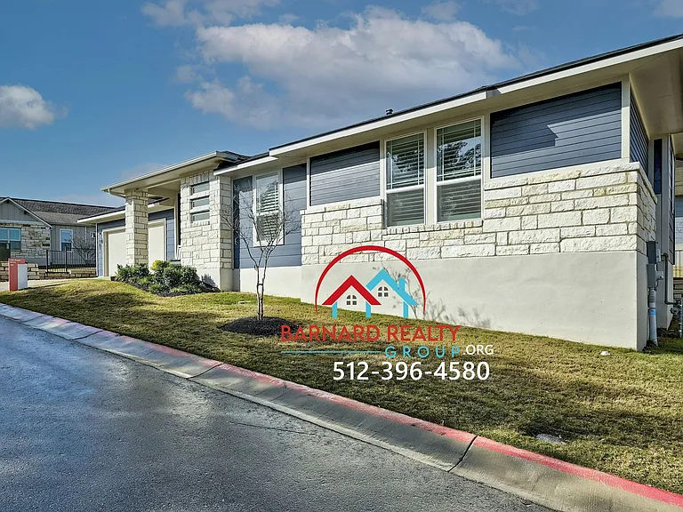 205 Eagle Dr — Photo 3