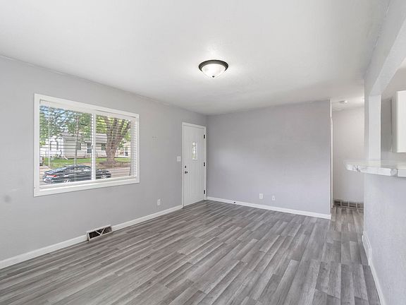 4th image of 1228 Lyon Ave