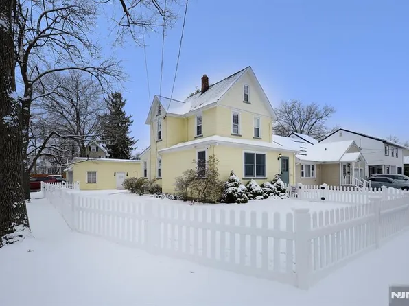 260 W Clinton Ave, Bergenfield, NJ 07621