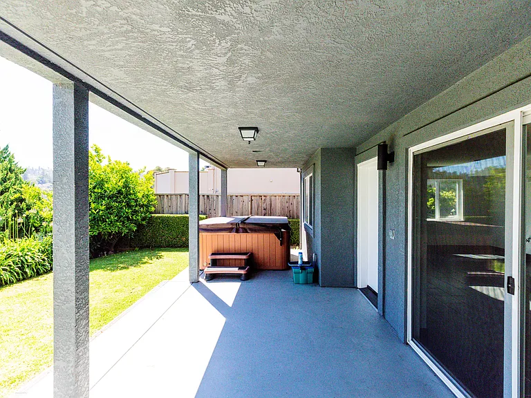 5070 Cochrane Ave — Photo 30