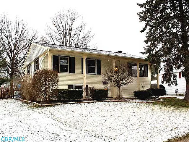 295 Regents Rd photo 1