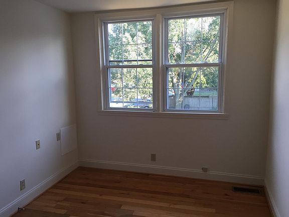 5th image of 916 Baltimore Ave