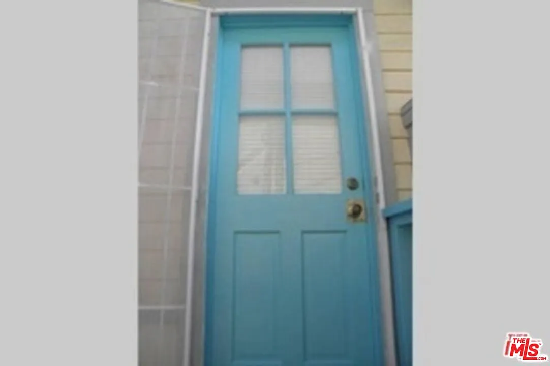 2 bed, 1.0 bath, 1276 sqft, $5,000 — Photo 3