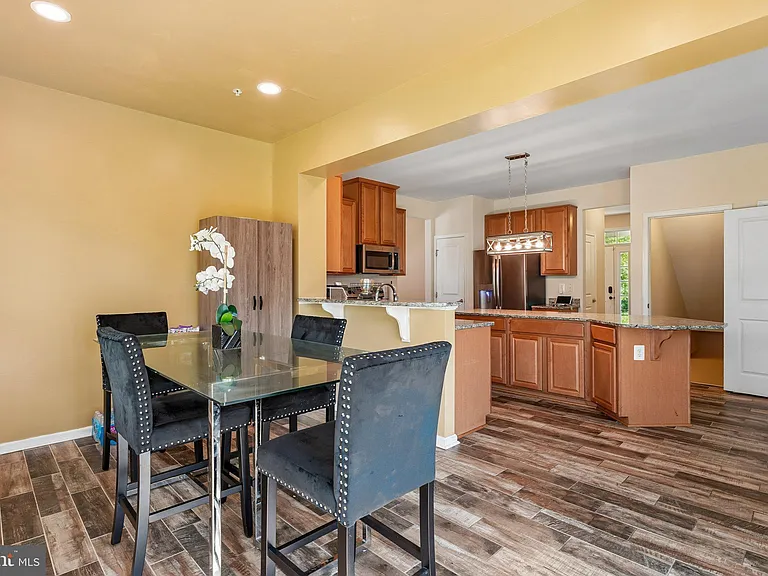 14315 Devinger Pl — Photo 5