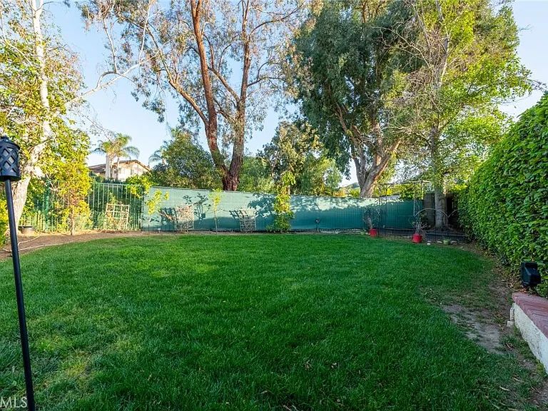 10 Valley Crest Rd — Photo 43