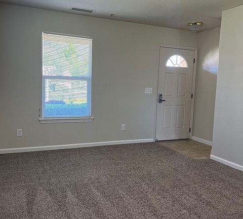 5th image of 572 N Ferrocarril Rd